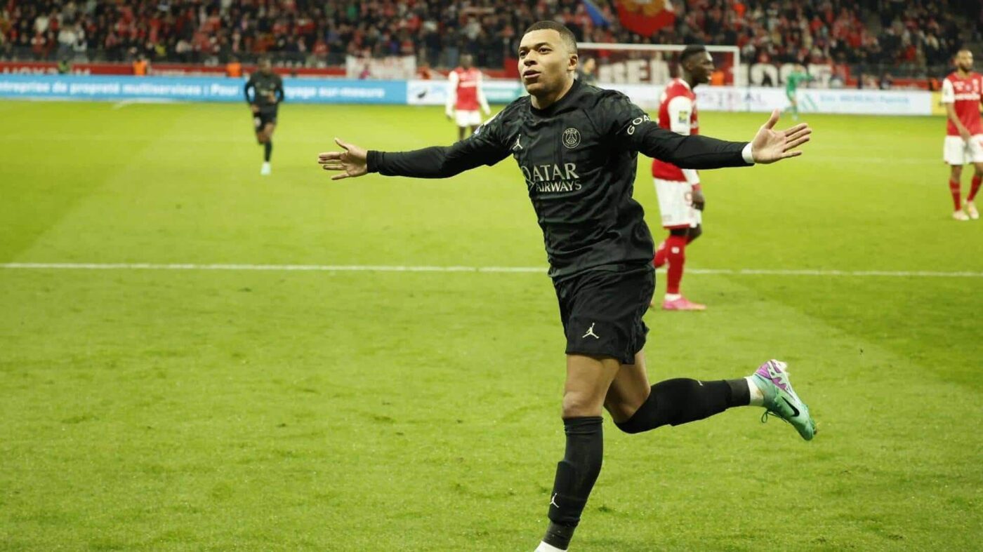 Kylian Mbappe ghi hat-trick thứ tám tại Ligue 1