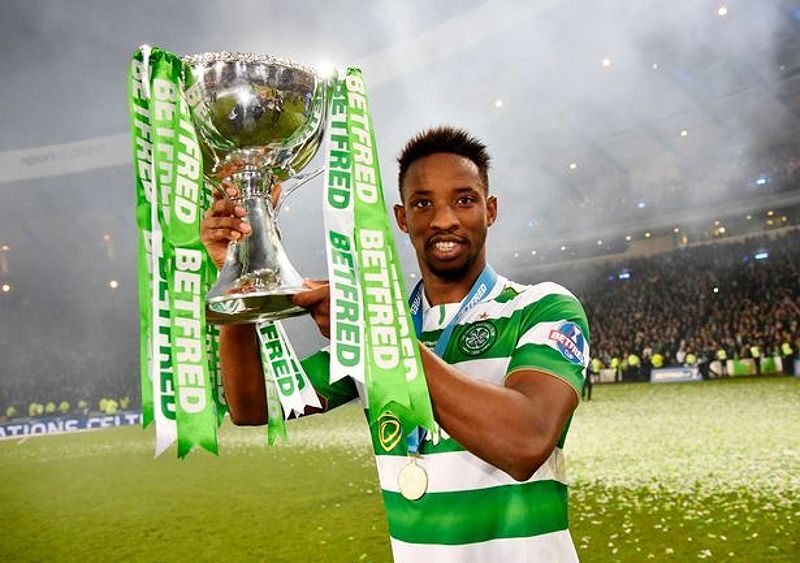 Moussa Dembélé nâng cao cúp Betfred Cup